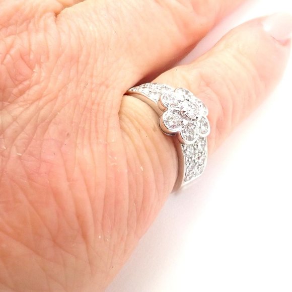 Authentic! Van Cleef & Arpels 18k White Gold Diamond Fleurette Flower Ring - Picture 5 of 8